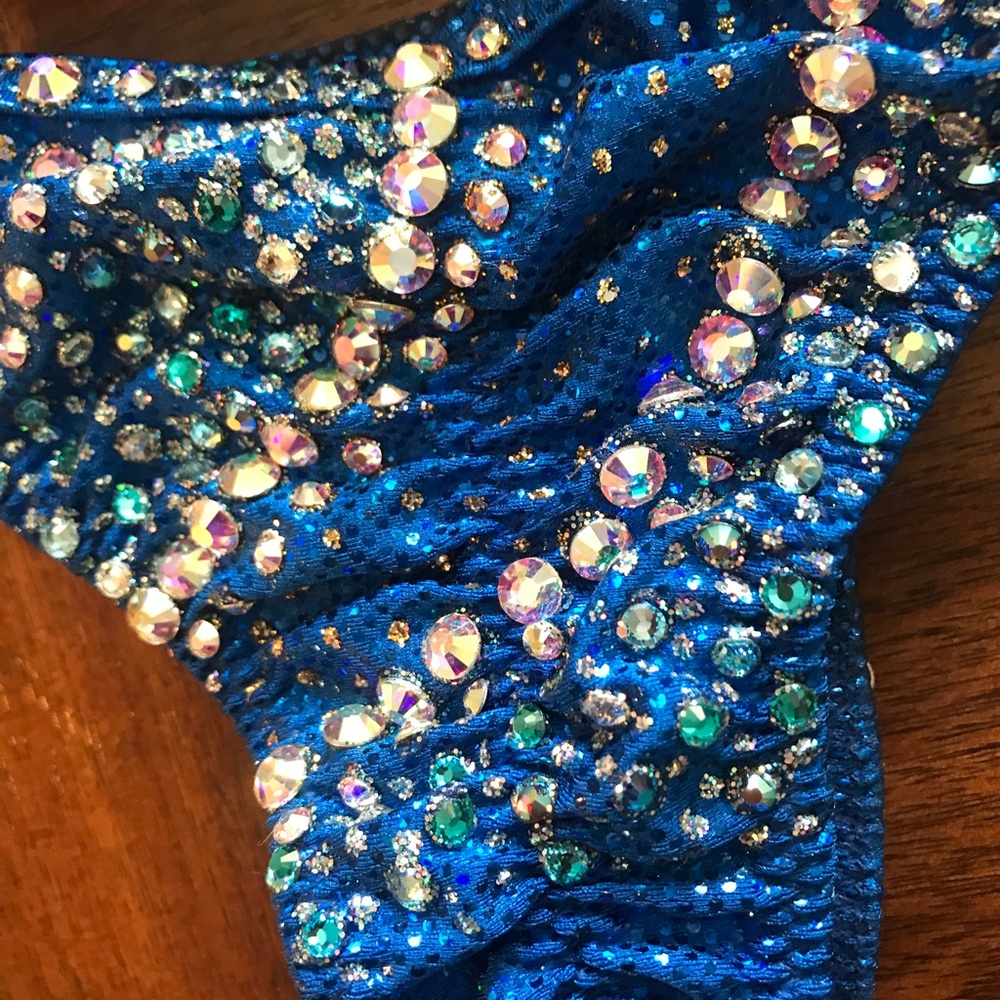 Competition Bikini - image 7